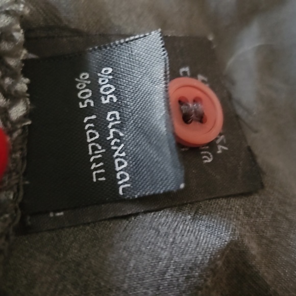 Unique Quality Button Up Top - Picture 12 of 14